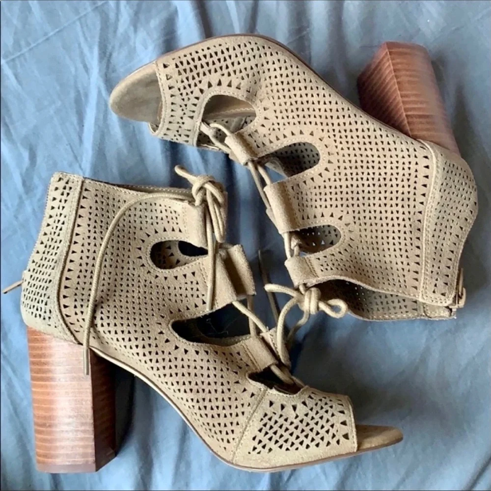 💫3/$20 Laser Cut Tie Up Sandals - Picture 5 of 8